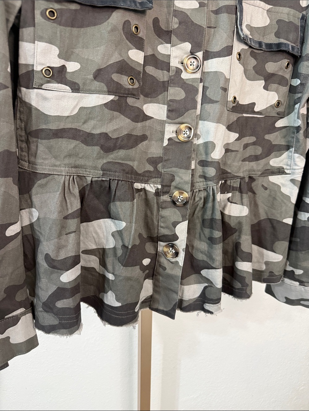 Camo Peplum Button-Front Shirt Jacket - Olive Gray- large - Picture 4 of 8